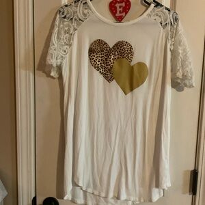 Zenana Signature size large leopard heart shirt